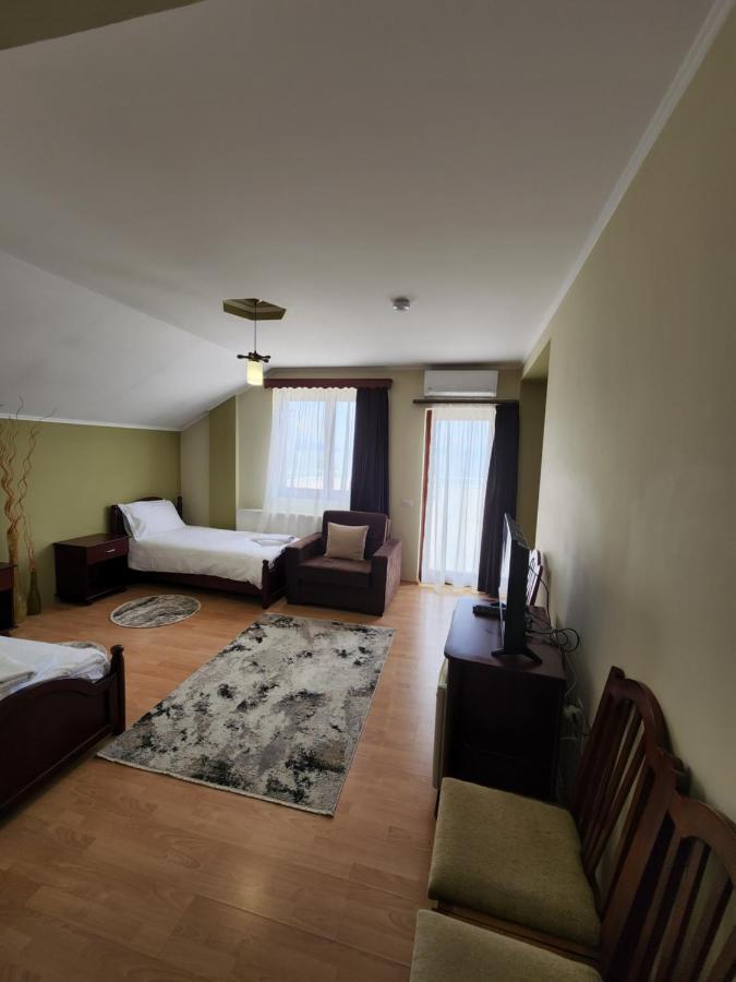 Guesthouse Bimbli Pogradec Extérieur photo