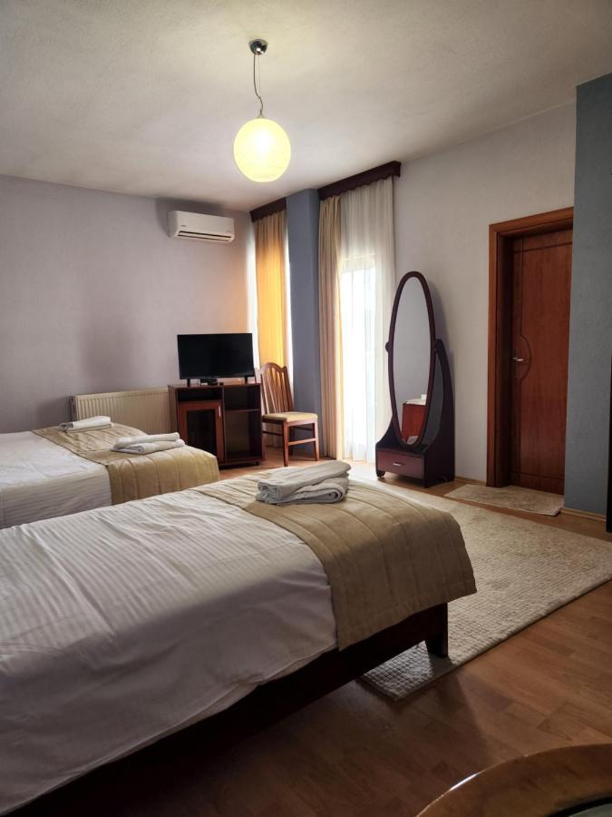 Guesthouse Bimbli Pogradec Extérieur photo