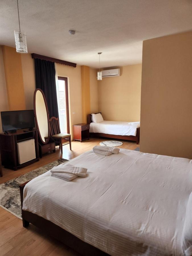 Guesthouse Bimbli Pogradec Extérieur photo