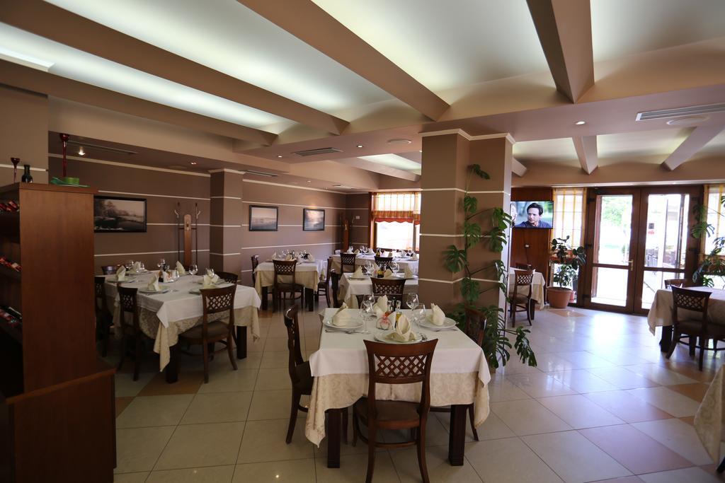 Guesthouse Bimbli Pogradec Extérieur photo